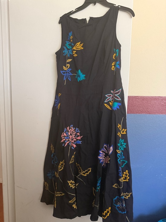Source Unknown Dresses & Skirts - Black Floral Embroidered Sleeveless Dress